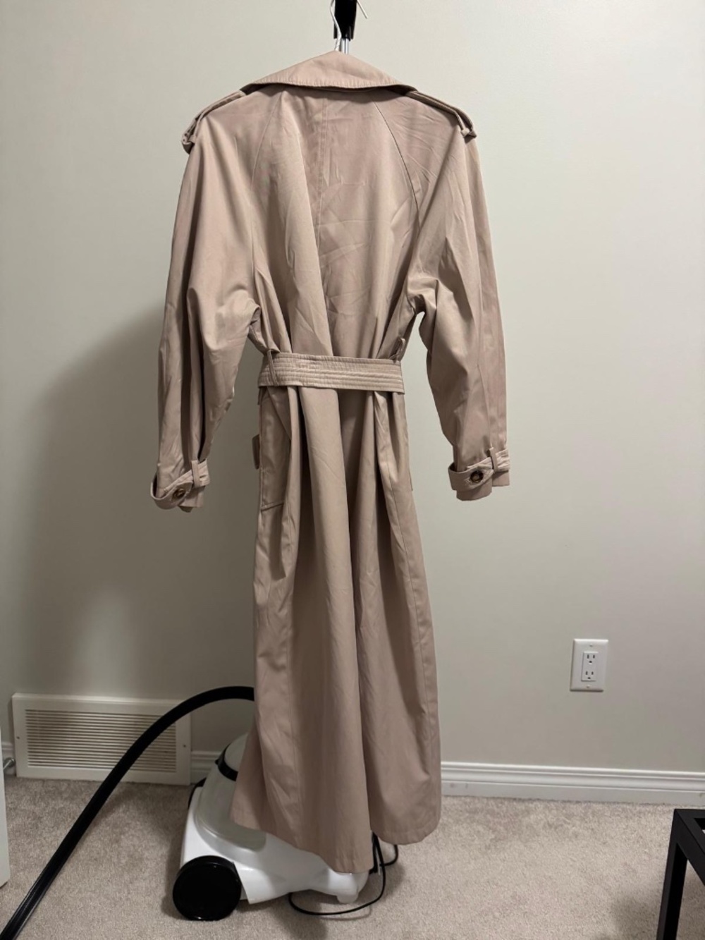Trench coat - Picture 2 of 3